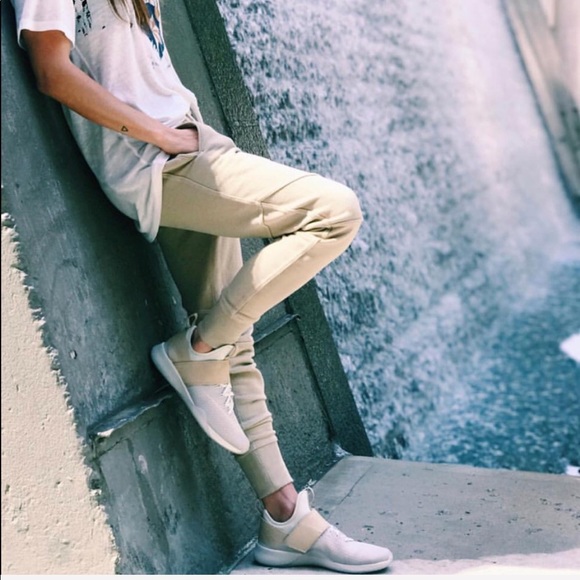 NWT Nike Air Zoom strong  - Picture 3 of 8